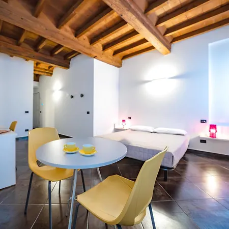 Pod, Sleep And Relax Pensjonat Ferrara