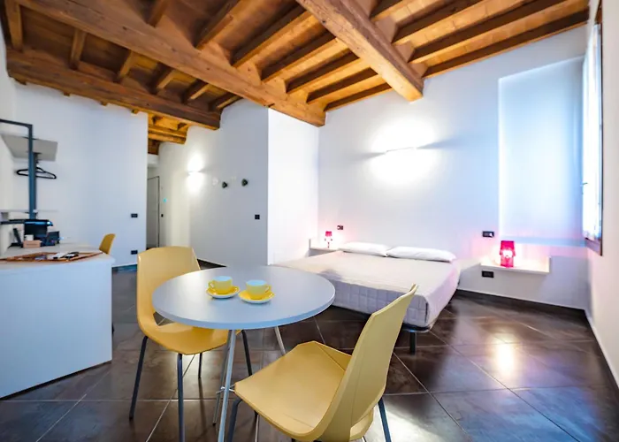 Pod, Sleep And Relax Affittacamere Ferrara